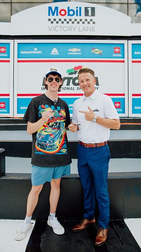 Predicting who will race into the chase with my biggest Hot Wheels track ever

I got @fpkell to help predict who makes it. Di...
