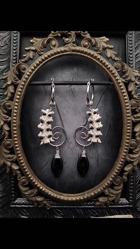 Final creations finished for Milwaukee @odditiesandcuriositiesexpo at the Baird Center this weekend. First time flying to a s...