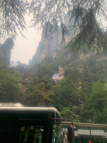 I’m traveling in zhangjiajie. It’s very cool very swag I like it