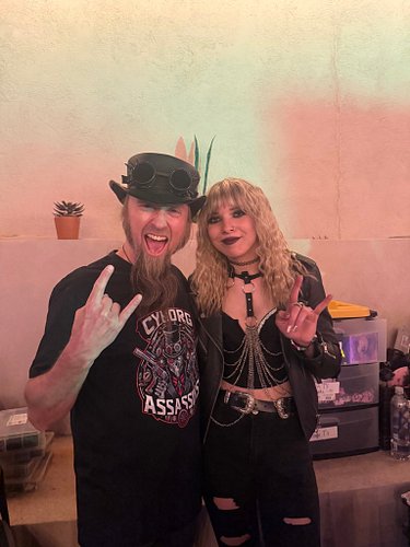 Super fun seeing The Far Worst kill it tonight and getting a chance to say hello to this Rock Star 🤘🤘🤘