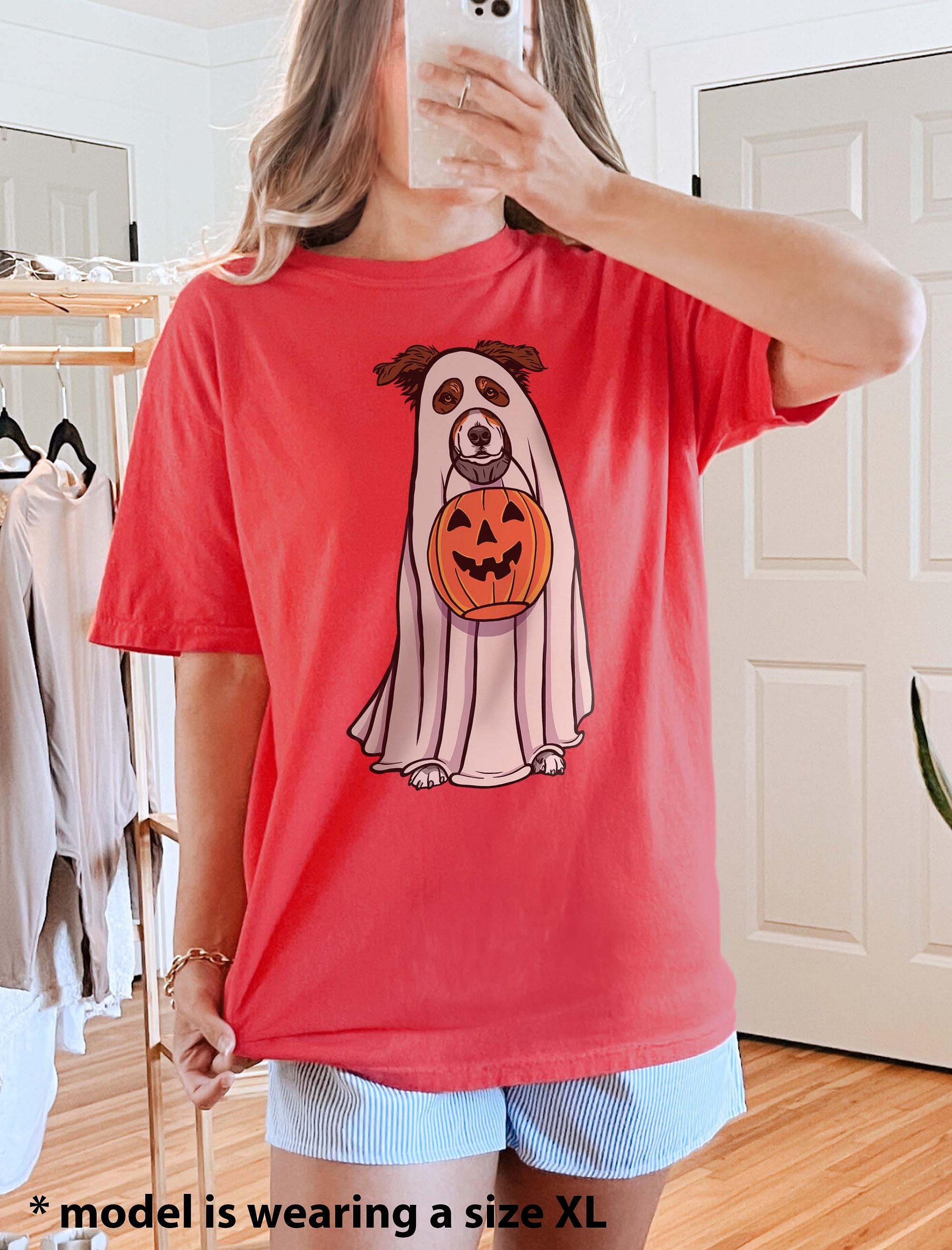 Funny Halloween Australian Shepherd(Red Tricolor)T-Shirt | Funny Aussie Wearing a Ghost Costume and Holding a Pumpkin Basket product image (2)