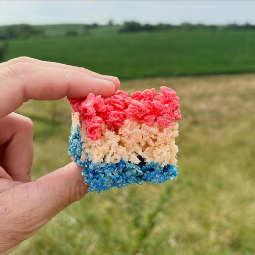 Fourth of July would not be complete without Jenni’s red, white, and blue Rice Krispy treats! 😋 

#FourthofJuly