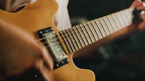 Practice makes perfect. Play with confidence. #guitar #inventory #support #profit #sonoritysystem
