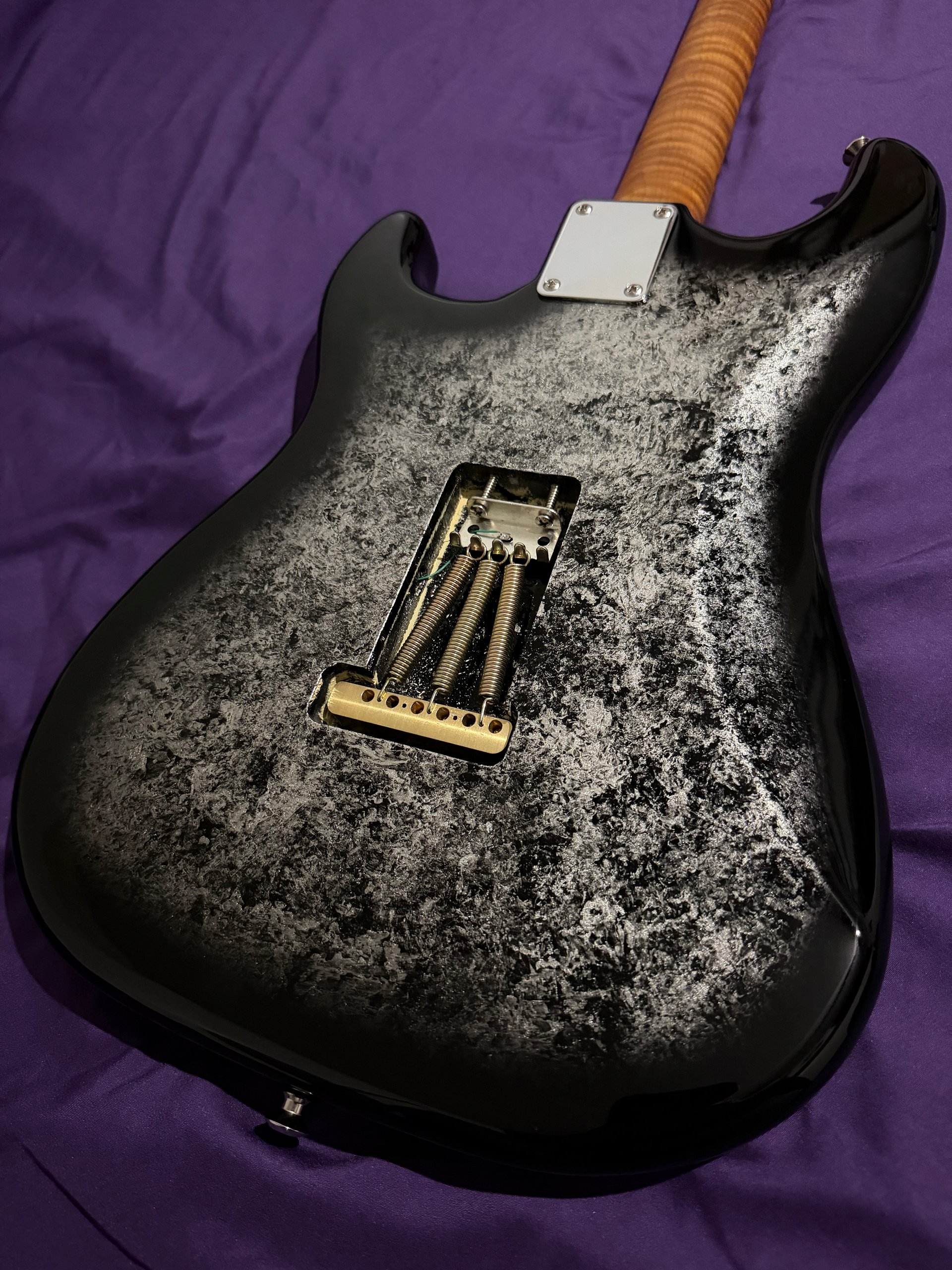 GD Guitars Super S – Black to Silver Foil Burst | HSH-86 GD Pickups Set | Roasted Flame Maple Neck | Roadrunner Case product image (4)
