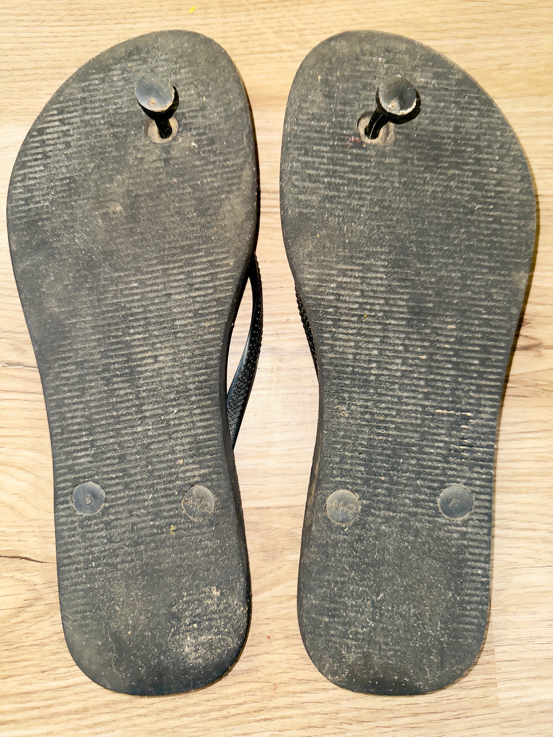 Classic Black Havaianas product image (3)