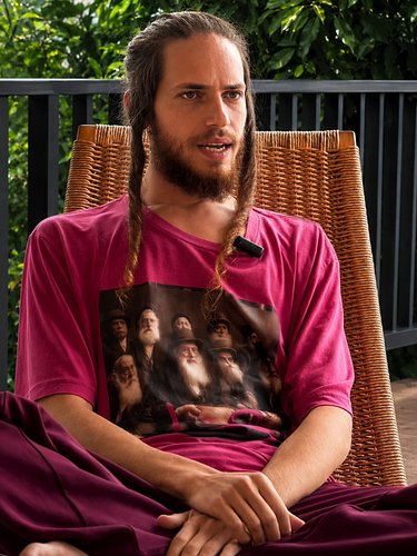 Watching the NBA Siyum shirt spotted on an interview

Photo from interview with @ze_lama and @yuliaor_