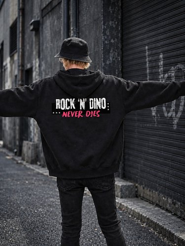 下一章，穿上街頭。🖤

ROCK ’N’ DINO 系列第二件
Zip Hoodie，正式亮相。

正面低調，背面把態度說完。
落肩大版型，搭配 430g/m² 的紮實純棉，
把 ROCK ’N’ DINO 的搖滾精神穿進日常。

滑到第二張，看正面...