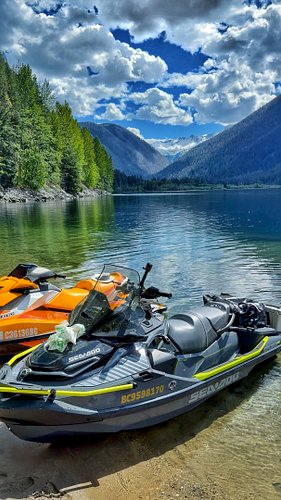 Shaun’s right. Banana peppers at the lake are pretty awesome 😅
#jetski #seadoo #britishcolumbia