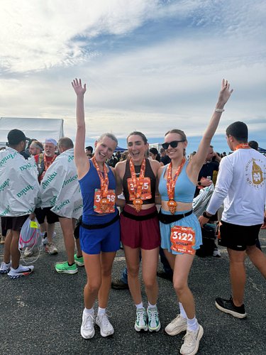13.1 miles in Newport and our NYC crew crushed it 🏃‍♀️🌊
Huge shoutout to @elizabettafitz @noellelink and @sydmcentee for taki...