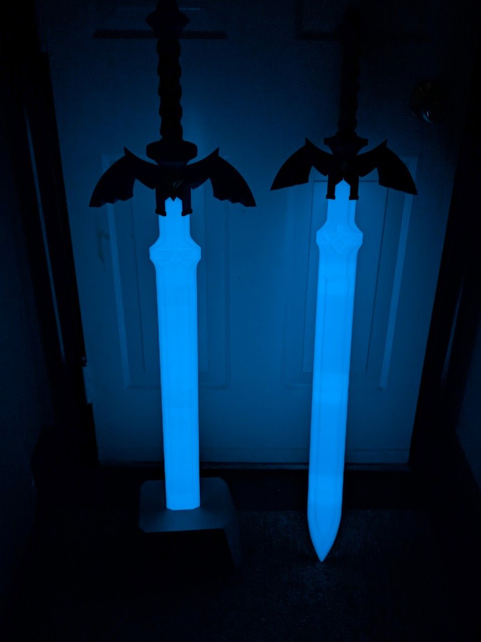 Legend of Zelda - Master Sword (Blue) product image (5)