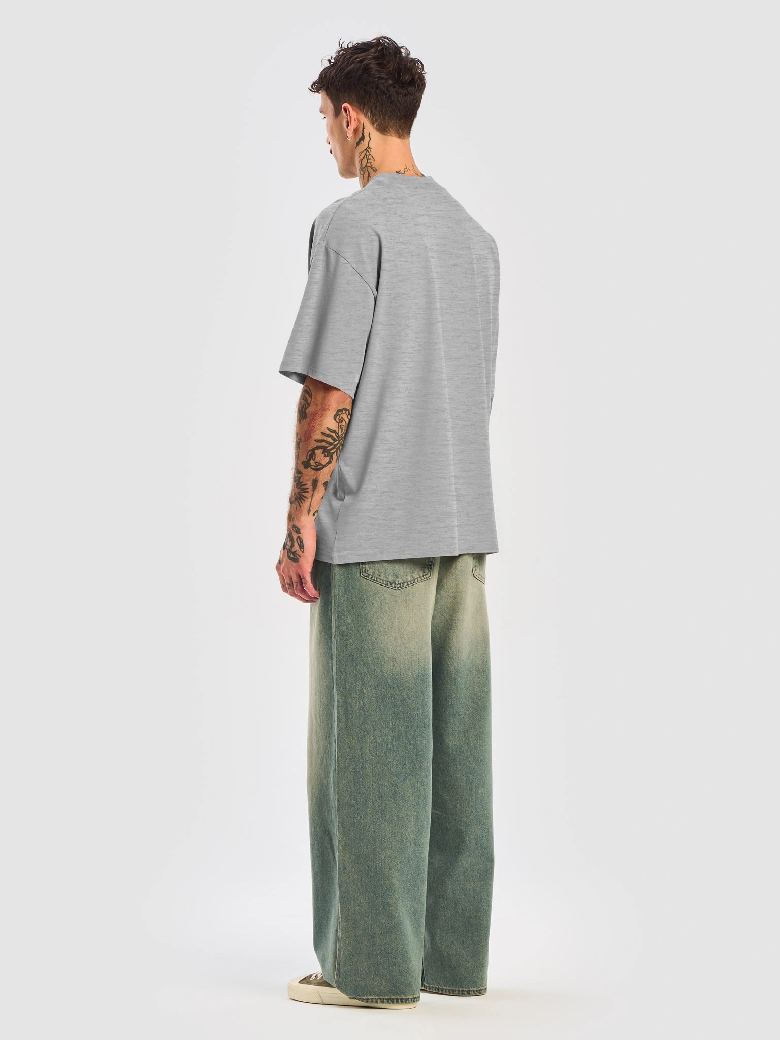 QWHYET BADDIE Oversized Tee (BLACK LOGO) product image (23)
