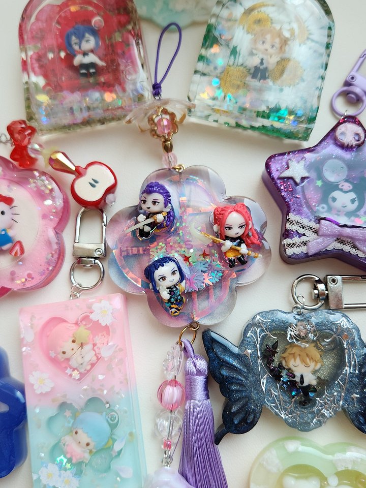 Custom Resin Shaker with Figure or Image product image (1)