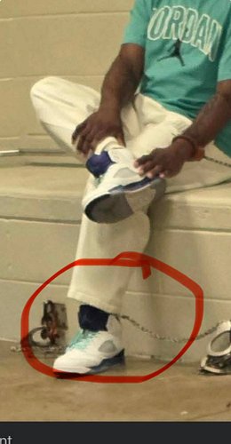 Now y’all know them those Bruce Lee Nigerian -Jamaican Jordans. Only him and Olajuwon got em🤣🤣🤣🤣😭😭😭😭