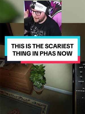 THIS IS THE SCARIEST THING IN PHAS NOW #phasmo #phasmophobia #phasmophobiagame #phasmophobiaclips  Devs added a new rustling leaves sound when you walk near plants and I swear it gets me EVERY time 😭 I keep thinking it’s the ghost