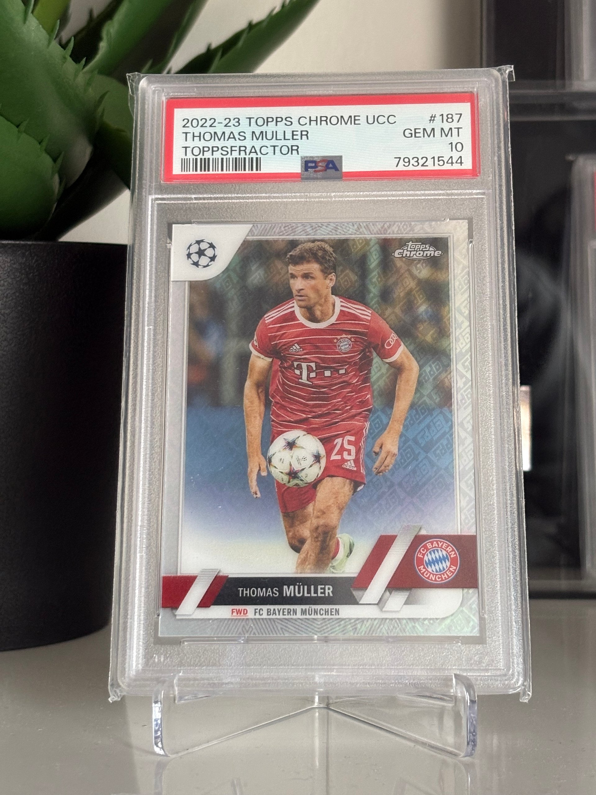 Thomas Müller 2022-23 Topps Chrome UCL Toppsfractor /52 PSA 10 product image (1)
