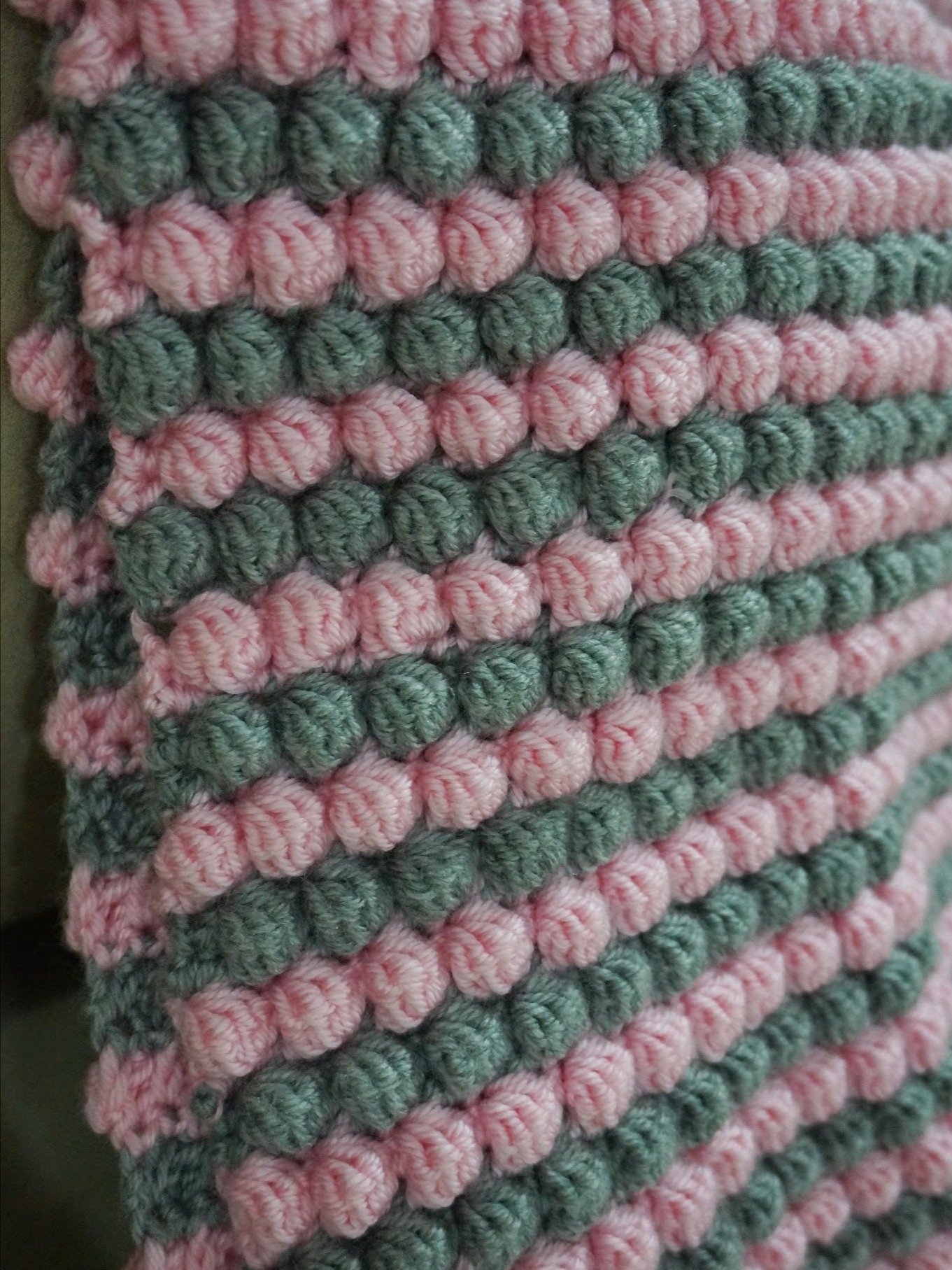 Bobble stitch blanket product image (2)