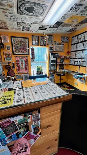 Went to @cherubstattoo in San Antonio today and got my first leg tat by the talented @sexyhotrash 🤙 Super chill vibe in the s...
