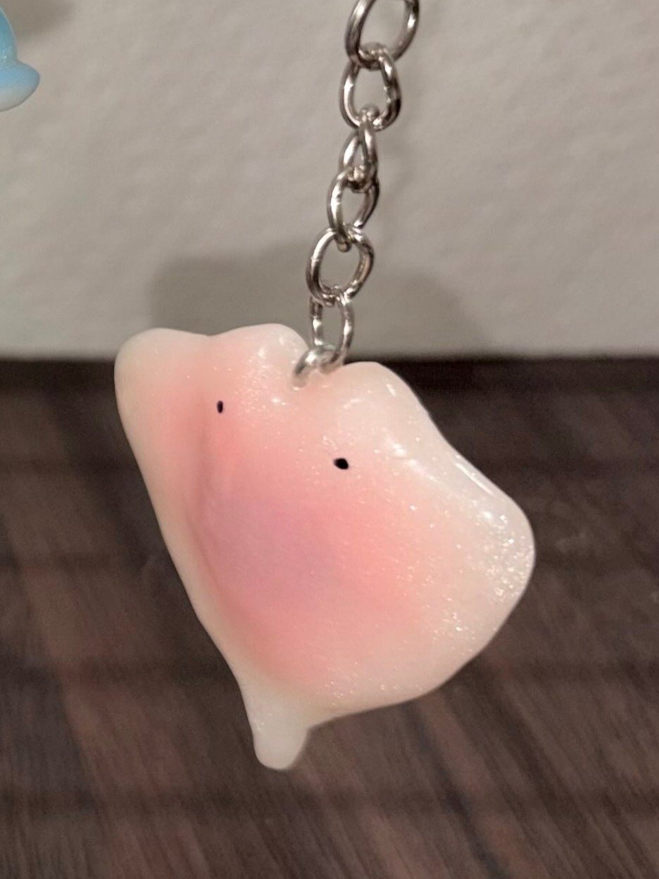[PRE-ORDER] Manta Ray 🌊 Magnetic Keychain product image (2)