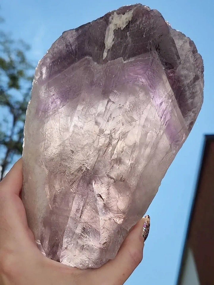 Laser amethyst crystal product image (1)