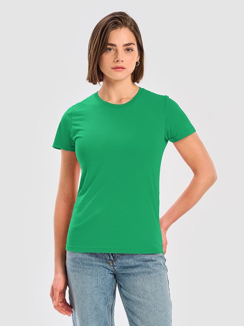 Photo showing Gildan Women's Basic Softstyle T-Shirt 