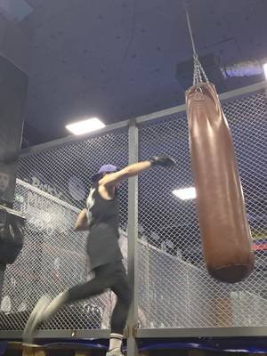 1% #boxing #kickboxing #heavybag #mma 