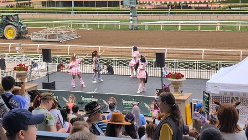 had an amazing time at #cosplaytrackside meeting my fellow horse freaks 🐎 thank you to everyone who smiled at my dumb shirt a...