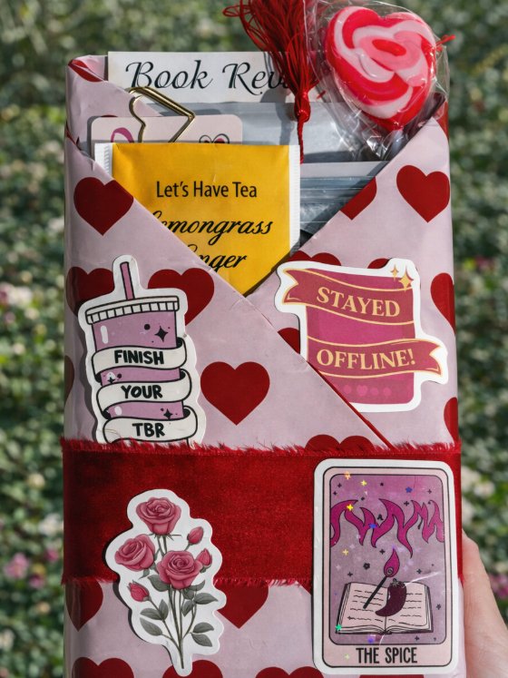 Blind Date with A Book - The Romantic's Edition product image (2)
