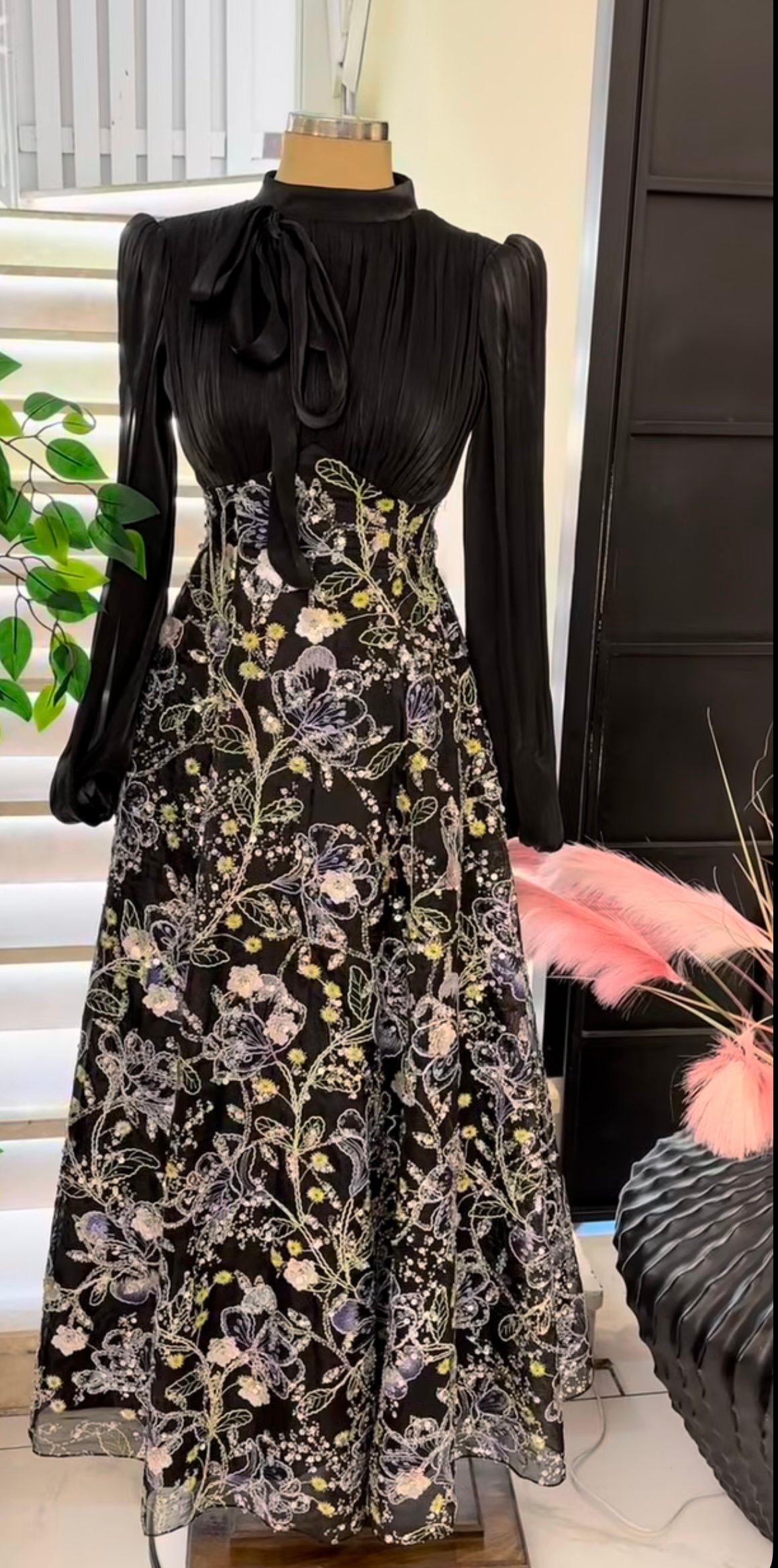 Luxury dress product image (8)