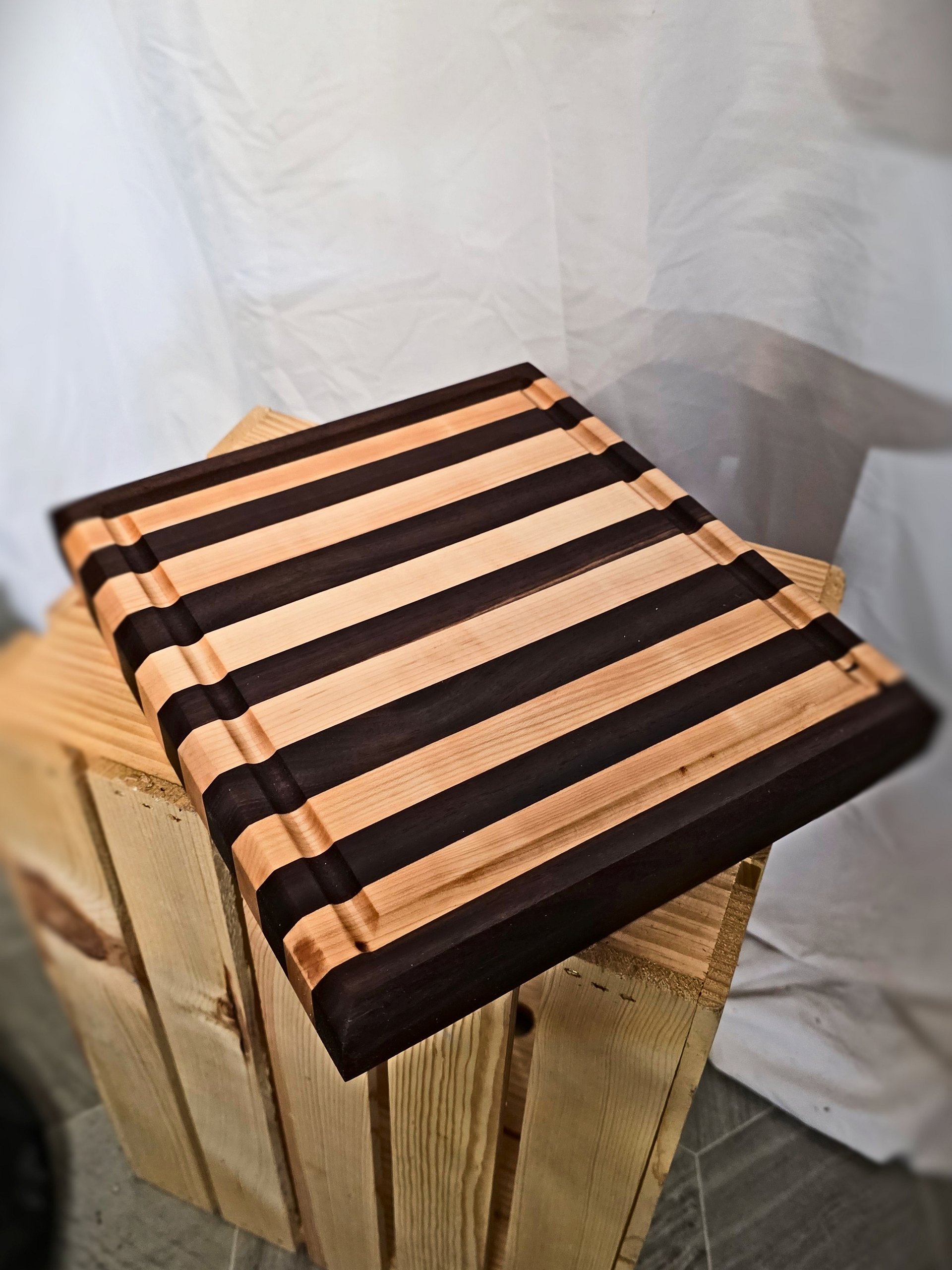 Square Edge Grain Cutting Board product image (1)