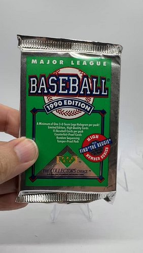 Time for a Tuesday rip of 1990 Upper Deck! It’s the Hunt for Reg October😄