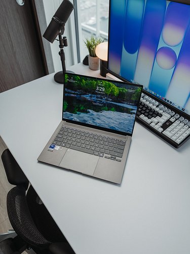 The Asus Zenbook S14 Just Landed On My Desk And It’s Already Impressing Me 🤍💻 Full Review Coming Soon — What Do You Want To K...