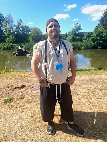 All set for the first day of The International Discworld Convention, with handmade leather gear for any adventure!

@discworl...