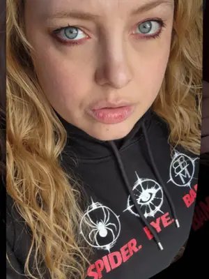 Feeling cute wearing one of my friend's and favourite creators awesome hoodie!#paperkrayne #bamfam #supportyourfriends #bambamthetanman #twitchstreamers 