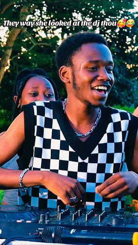 Someone save the dj😂😂
.
.
Tickets for 29th May available only at lexy.co.ke
#foryou #fyp #mashups #dj #fypシ