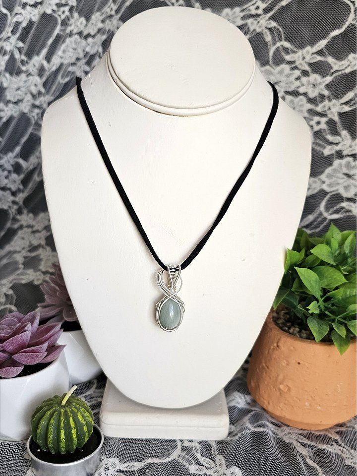 Small oval Semi-Precious Gemstone Pendants product image (1)