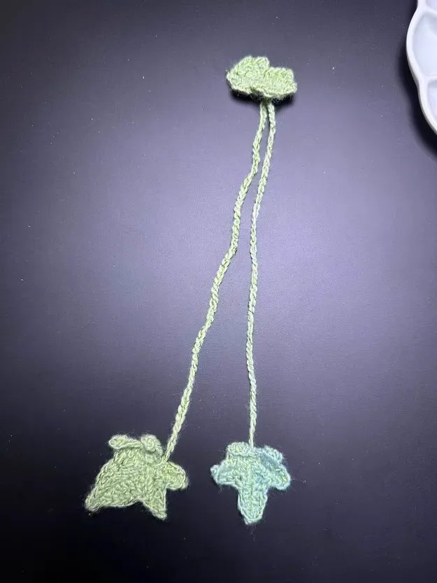 Crochet Ivy Double-Ribbon Bookmark product image (2)
