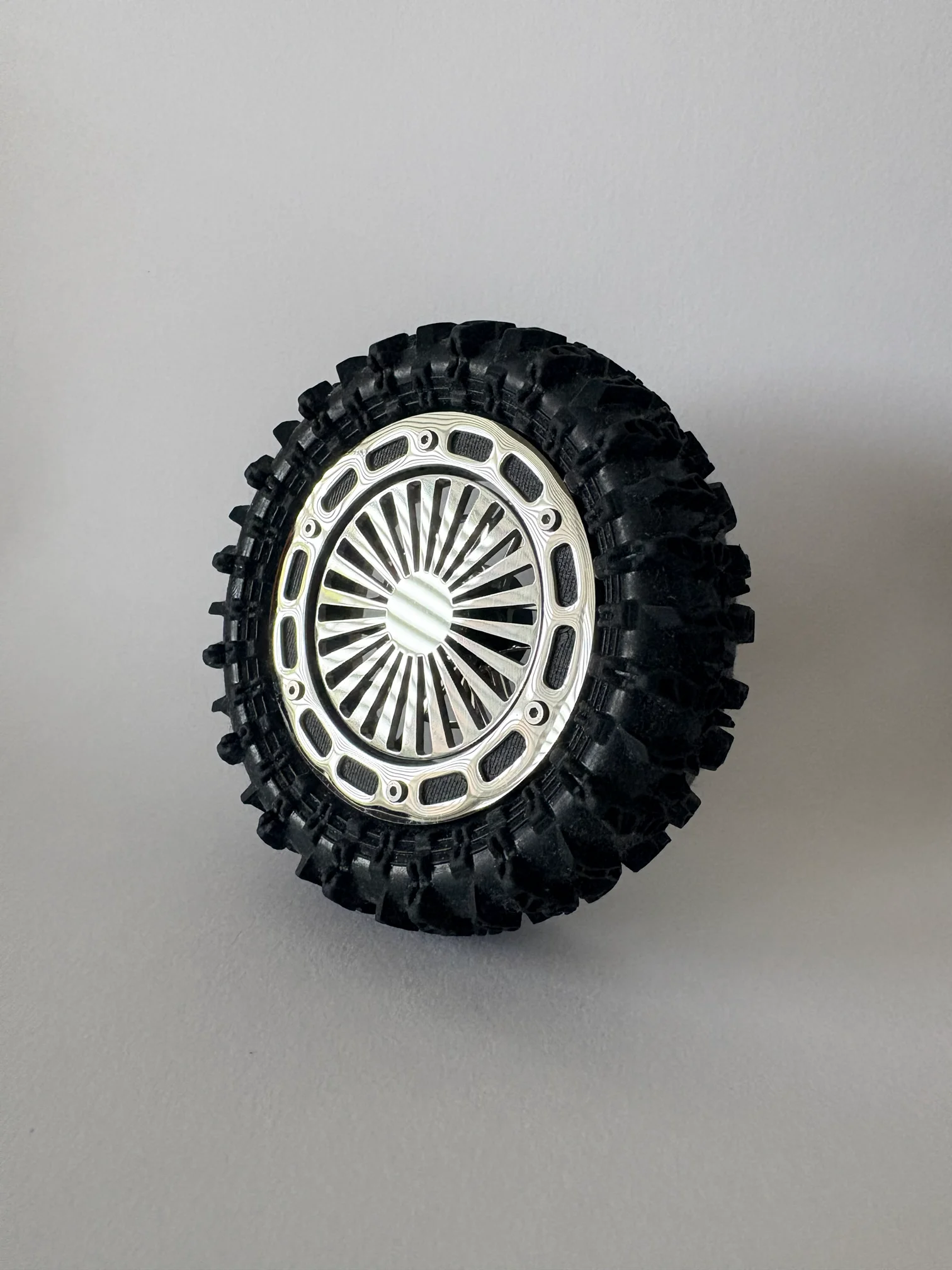 1.8" v2 Floater Wheels - "Supernova" wheel face and "Rays" spinners product image (1)
