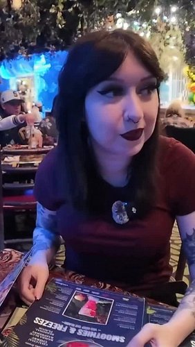WEIRD interaction at the rainforest cafe | spookylilspirit on #twitch #fails #irlstreaming