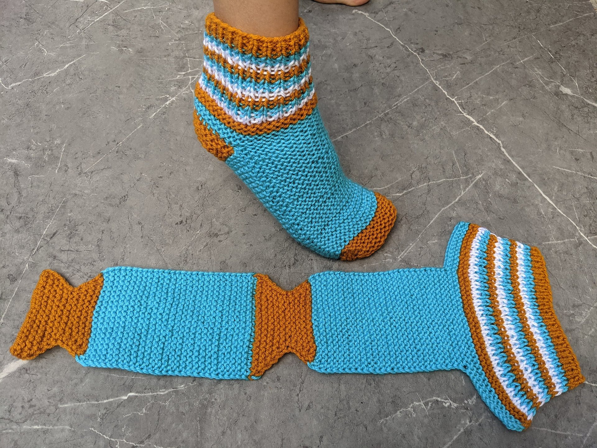 Flat Knit Two-Needles Slipper Socks Pattern product image (2)