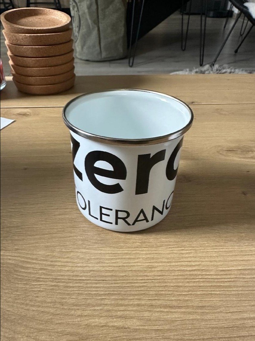 Smaltovaný hrníček Zero Tolerance product image (2)