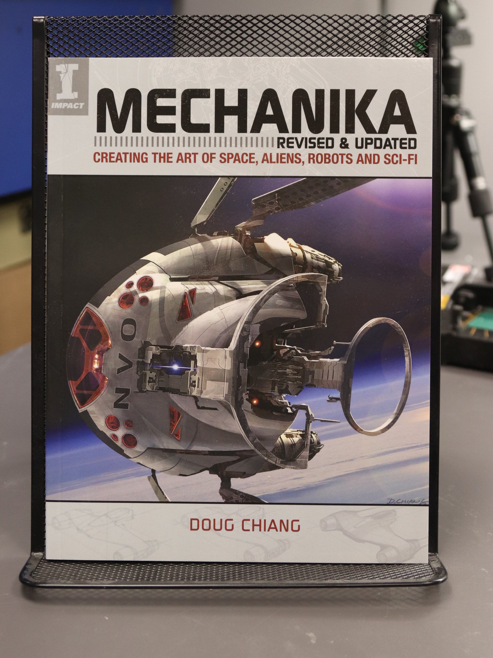 Mechanika, Revised and Updated: Creating the Art of Space, Aliens, Robots and Sci-Fi product image (1)