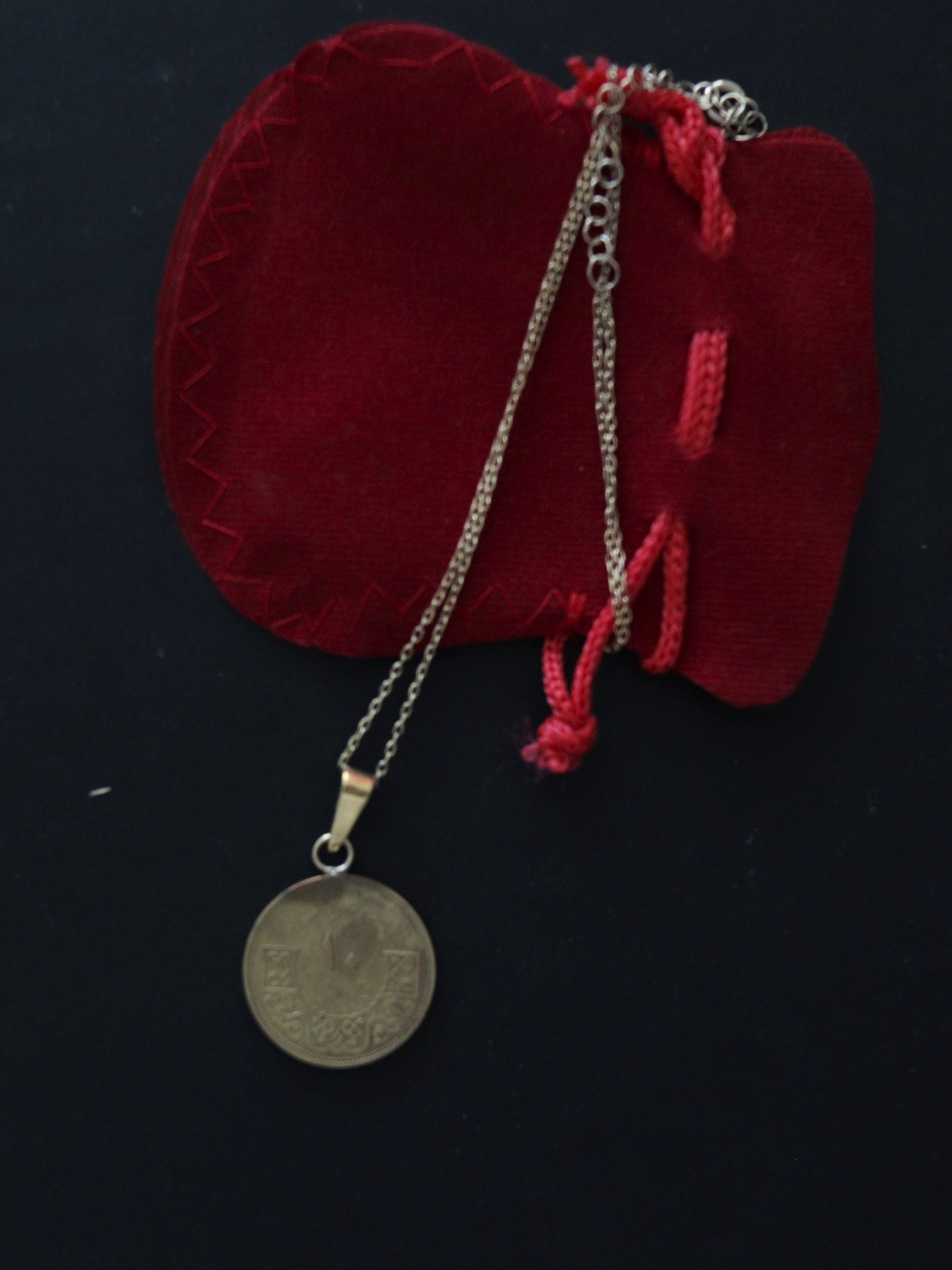 عقد سلسلة فضة وقطعة معدنية سورية قديمة 1965 product image (2)