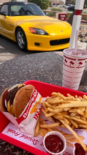 I like the way she do it! #s2000 #hondas2000 #honda #s2000love #innout -N-Out