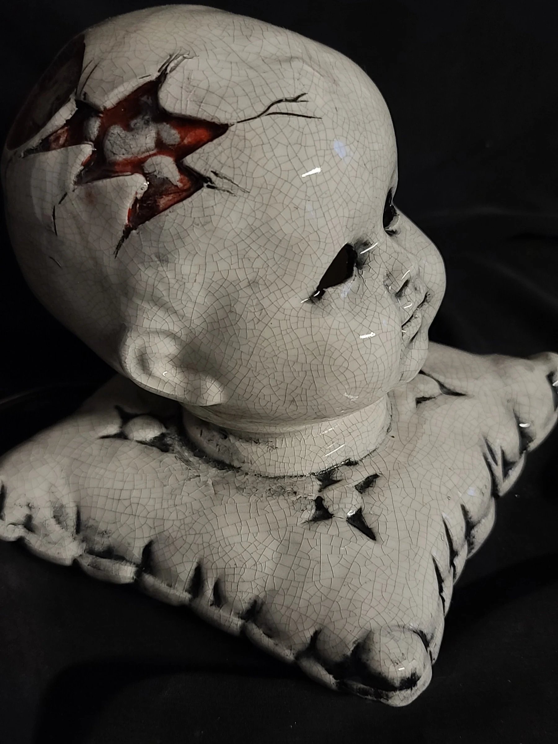 Creepy Doll Head Lamp "Braaaains" product image (3)