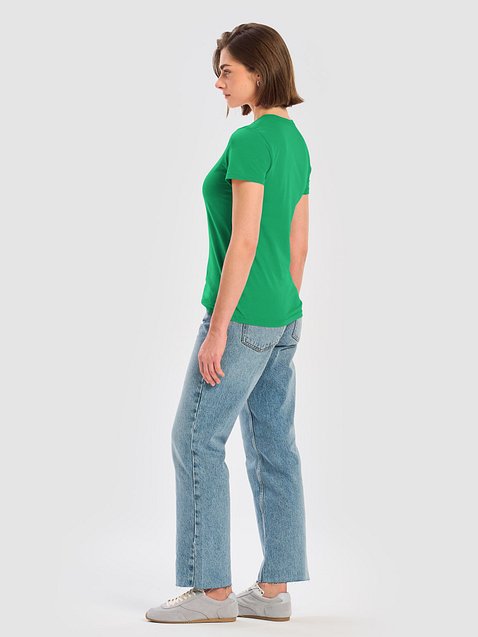 Photo showing Gildan Women's Basic Softstyle T-Shirt 