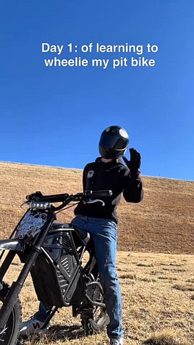 Follow me gang 
#bike #surronster #ebike #wheelie #reels