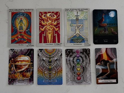 I’m loving these decks together, nothing better than slinging cards with friends! #newmoontarot #thothtarot #starcodesastroor...