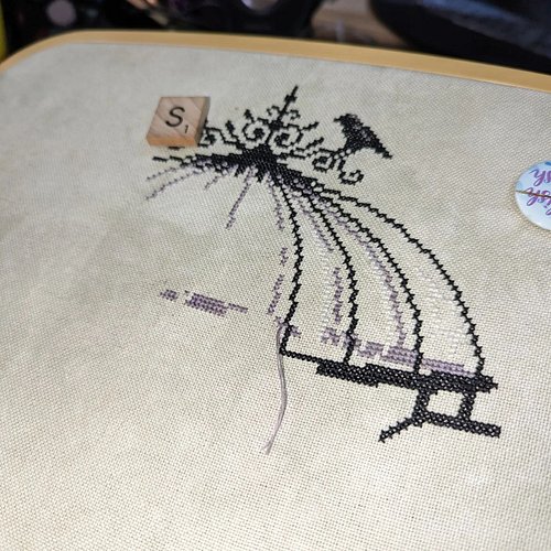 Still working! If I stitch at least 165 stitches every day I'll be done with the frame for the first release! 

#greenhouseof...