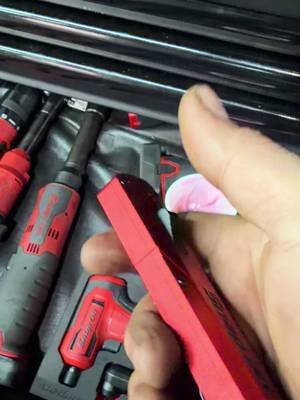 Com on @SnaponTools do better #snapontools #snapon #mechaniclife #mechanic #bluecollar 