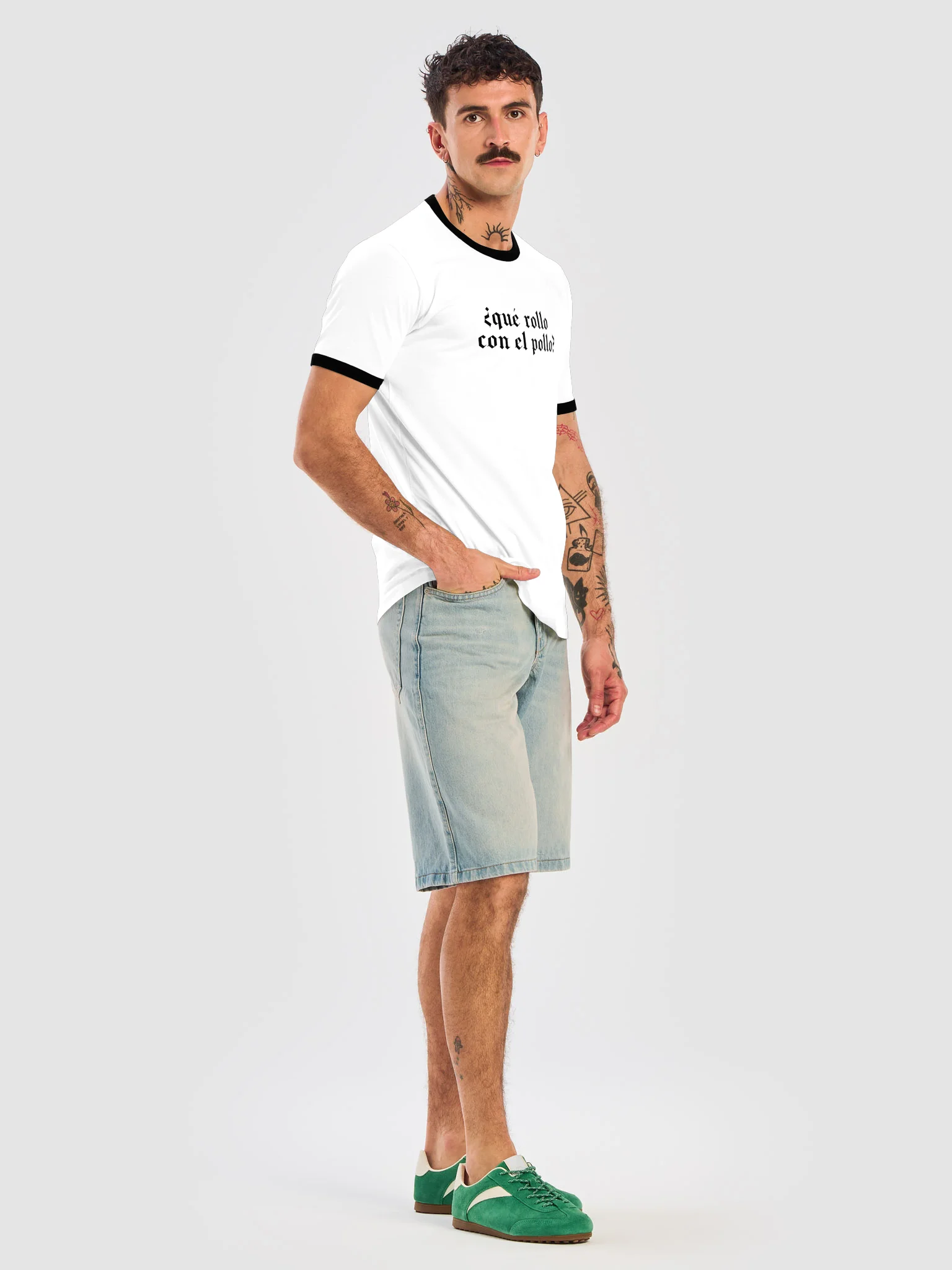 ¿Qué rollo con el pollo? Tee product image (7)